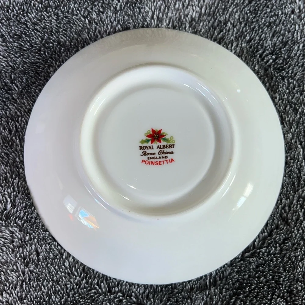 ROYAL ALBERT POINSETTIA SAUCER ONLY, BONE CHINA ENGLAND VINTAGE REPLACEMENT